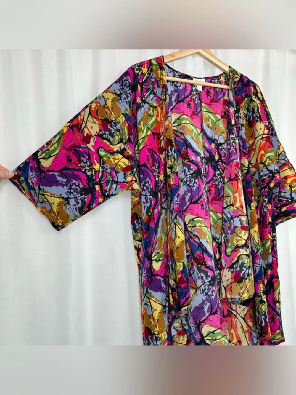 LuLaRoe Lindsay Kimono Cardigan Cover Up M Abstract Pink Purple Vibrant Colorful
